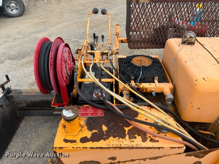 image for item JX9477 2000 LeeBoy L8500  paver