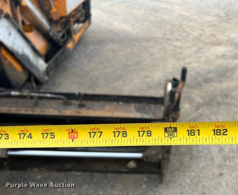 image for item JX9477 2000 LeeBoy L8500  paver