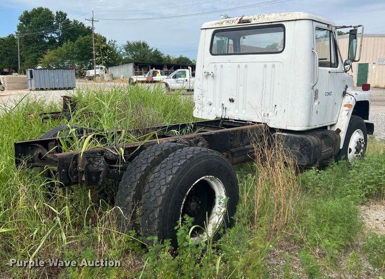 image for item JX9478 1980 International 1925  truck cab and chassis