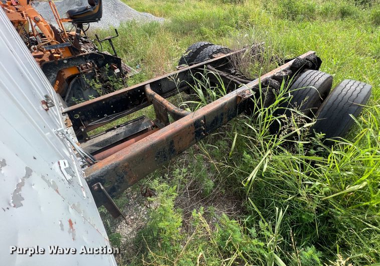 image for item JX9478 1980 International 1925  truck cab and chassis