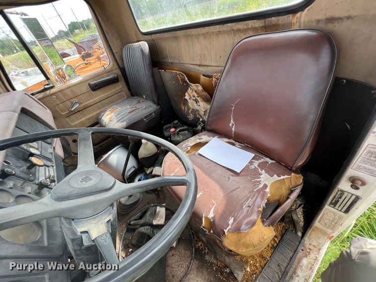 image for item JX9478 1980 International 1925  truck cab and chassis