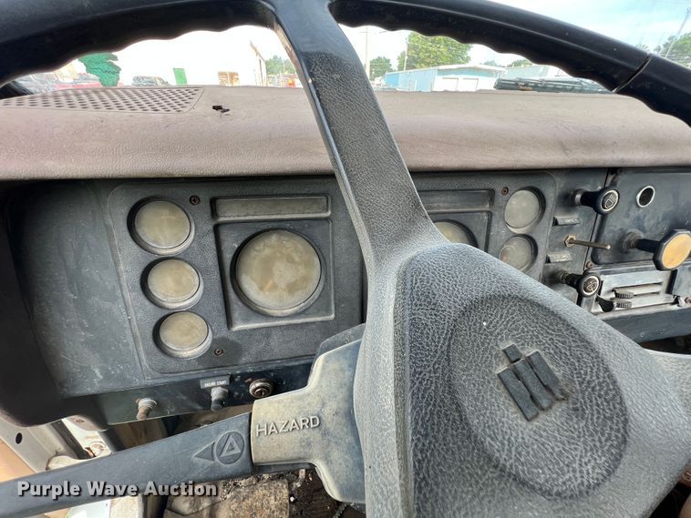 image for item JX9478 1980 International 1925  truck cab and chassis