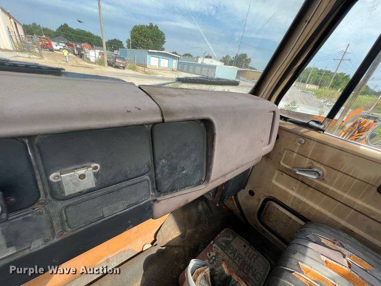 image for item JX9478 1980 International 1925  truck cab and chassis