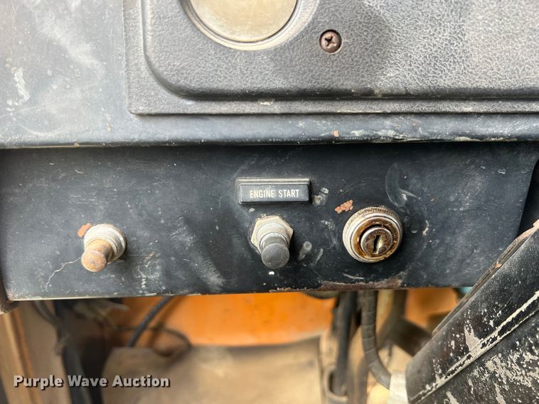 image for item JX9478 1980 International 1925  truck cab and chassis