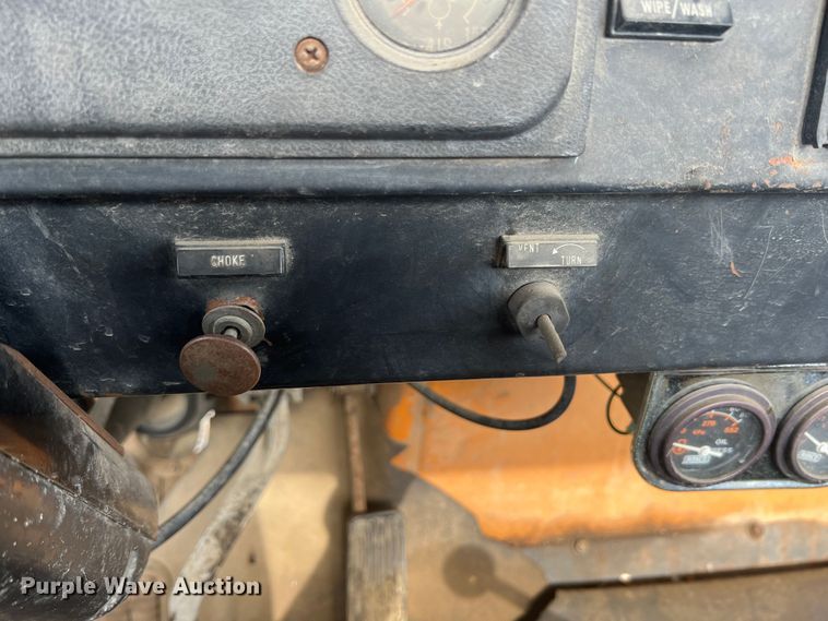 image for item JX9478 1980 International 1925  truck cab and chassis