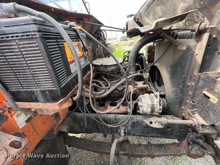 image for item JX9478 1980 International 1925  truck cab and chassis