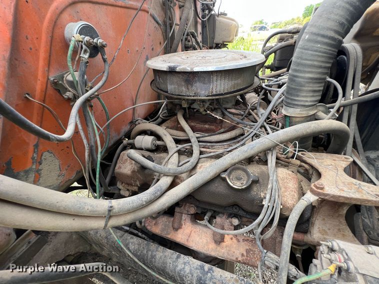 image for item JX9478 1980 International 1925  truck cab and chassis