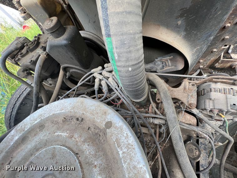 image for item JX9478 1980 International 1925  truck cab and chassis