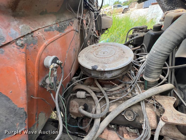 image for item JX9478 1980 International 1925  truck cab and chassis