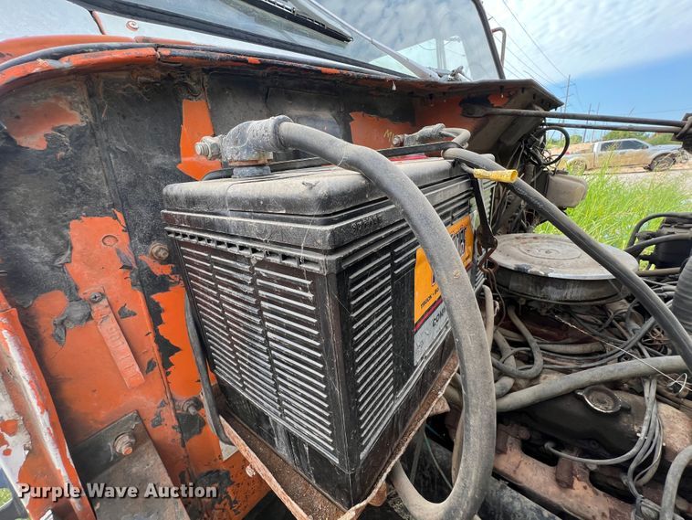 image for item JX9478 1980 International 1925  truck cab and chassis