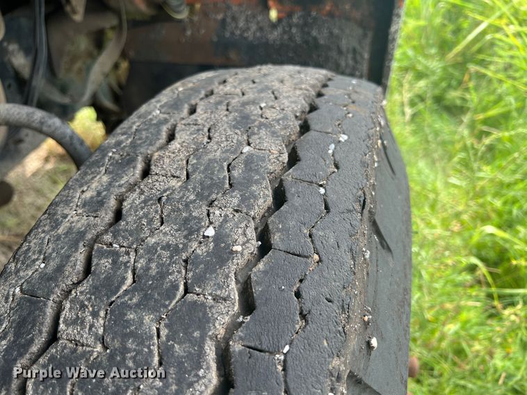 image for item JX9478 1980 International 1925  truck cab and chassis