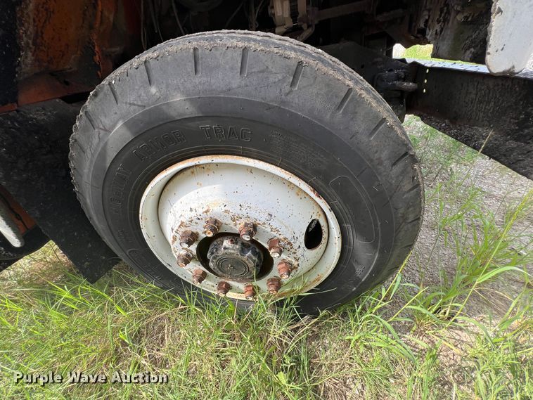 image for item JX9478 1980 International 1925  truck cab and chassis