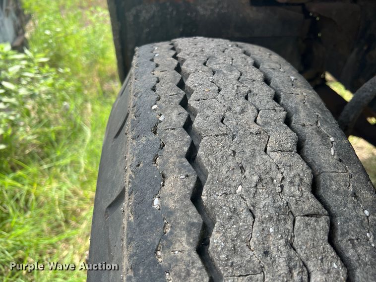 image for item JX9478 1980 International 1925  truck cab and chassis