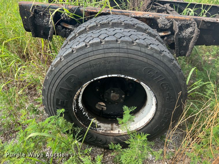 image for item JX9478 1980 International 1925  truck cab and chassis