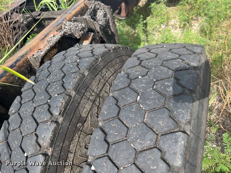 image for item JX9478 1980 International 1925  truck cab and chassis