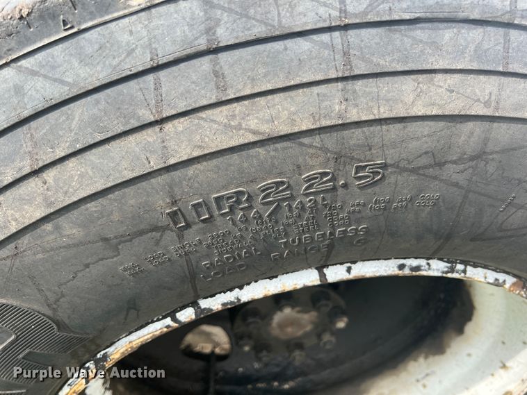 image for item JX9478 1980 International 1925  truck cab and chassis