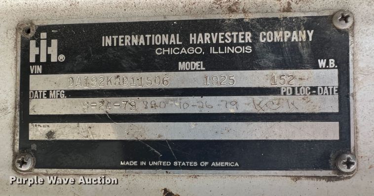 image for item JX9478 1980 International 1925  truck cab and chassis