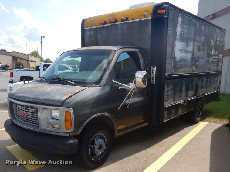 image for item JY9677 2000 GMC Savana 3500  box truck