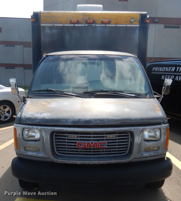 image for item JY9677 2000 GMC Savana 3500  box truck