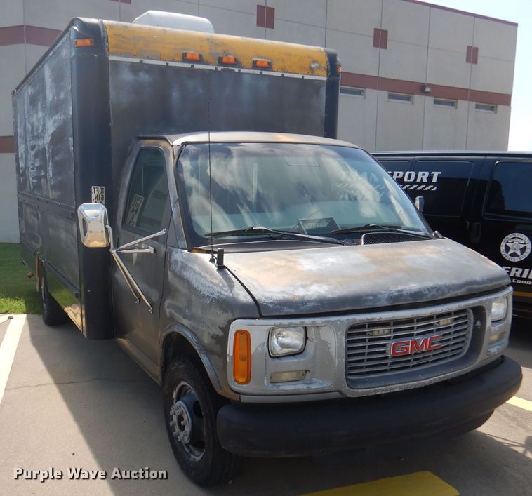 image for item JY9677 2000 GMC Savana 3500  box truck