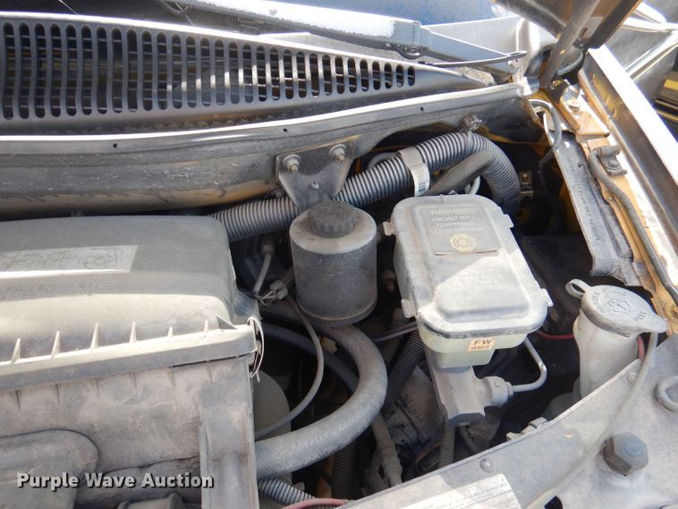 image for item JY9677 2000 GMC Savana 3500  box truck