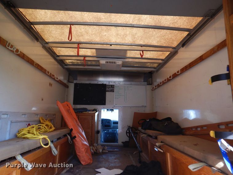 image for item JY9677 2000 GMC Savana 3500  box truck