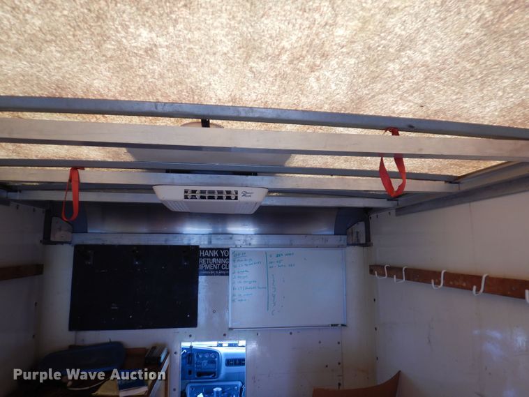 image for item JY9677 2000 GMC Savana 3500  box truck