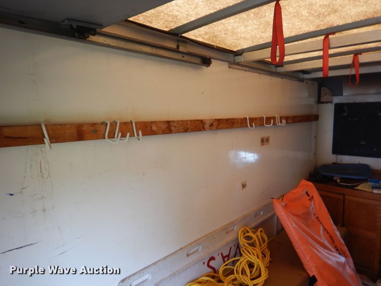 image for item JY9677 2000 GMC Savana 3500  box truck