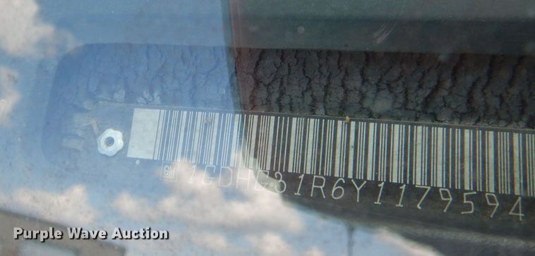 image for item JY9677 2000 GMC Savana 3500  box truck