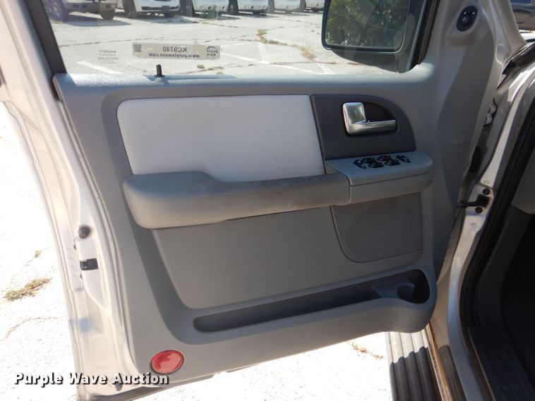 image for item KC9740 2004 Ford Expedition  SUV