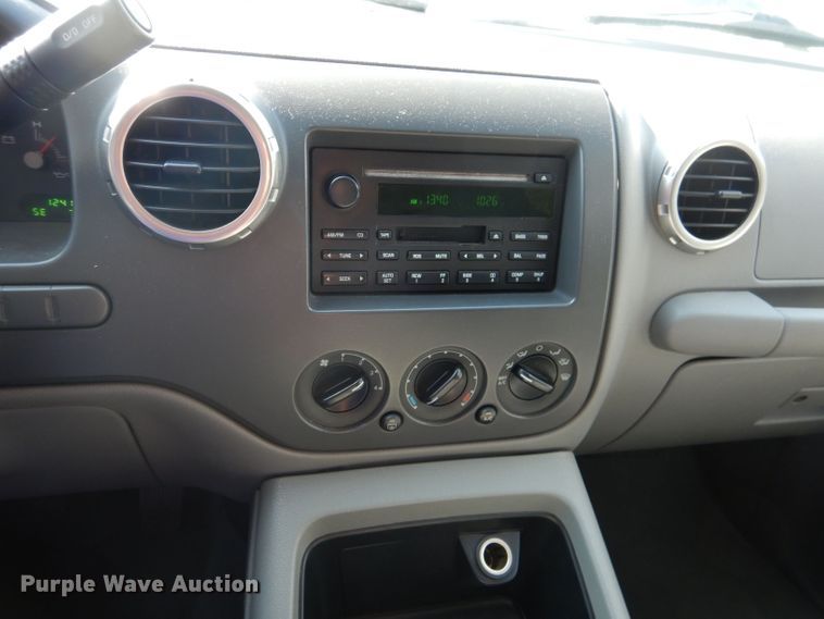 image for item KC9740 2004 Ford Expedition  SUV
