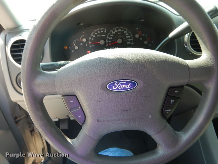 image for item KC9740 2004 Ford Expedition  SUV