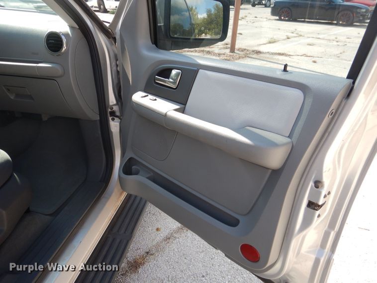 image for item KC9740 2004 Ford Expedition  SUV