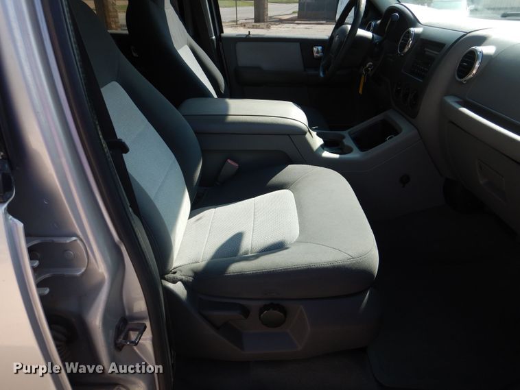 image for item KC9740 2004 Ford Expedition  SUV