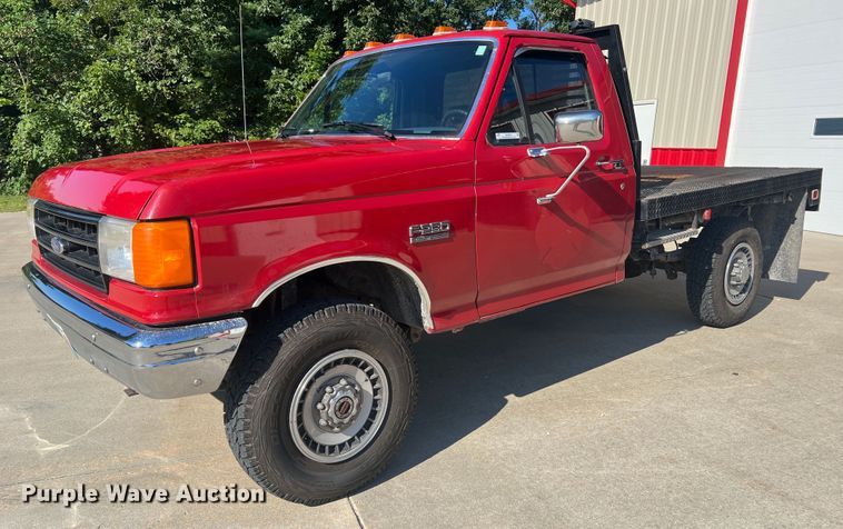 image for item KC9815 1988 Ford F250  flatbed pickup truck