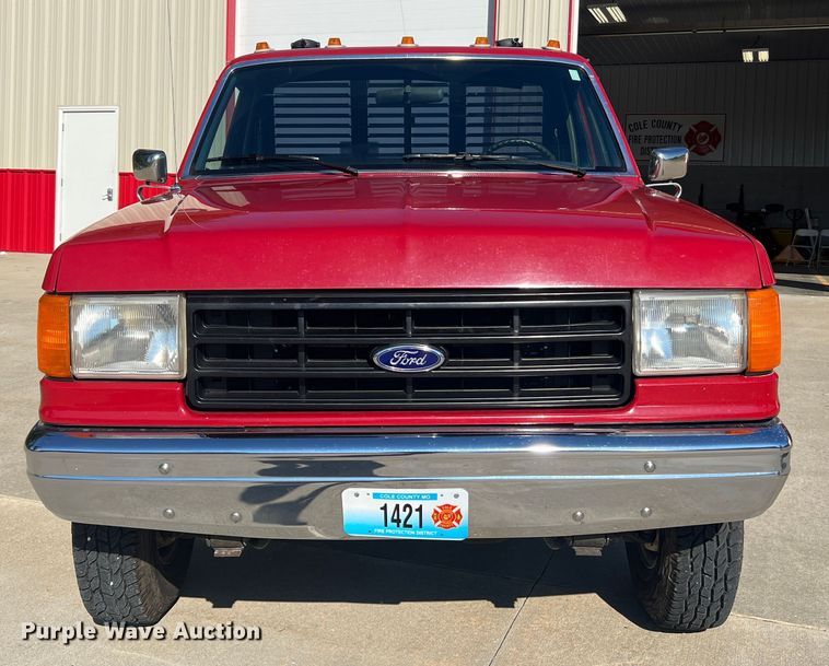 image for item KC9815 1988 Ford F250  flatbed pickup truck