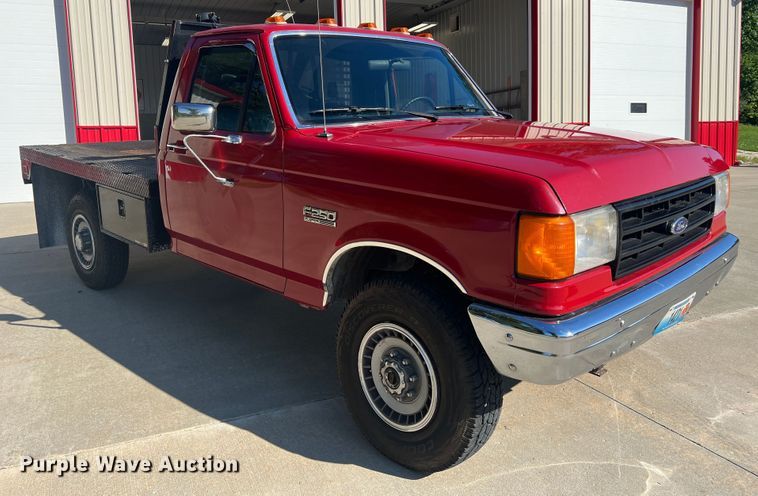 image for item KC9815 1988 Ford F250  flatbed pickup truck