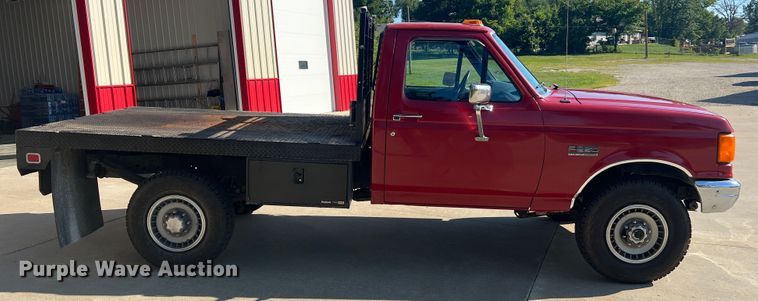 image for item KC9815 1988 Ford F250  flatbed pickup truck