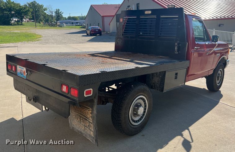 image for item KC9815 1988 Ford F250  flatbed pickup truck