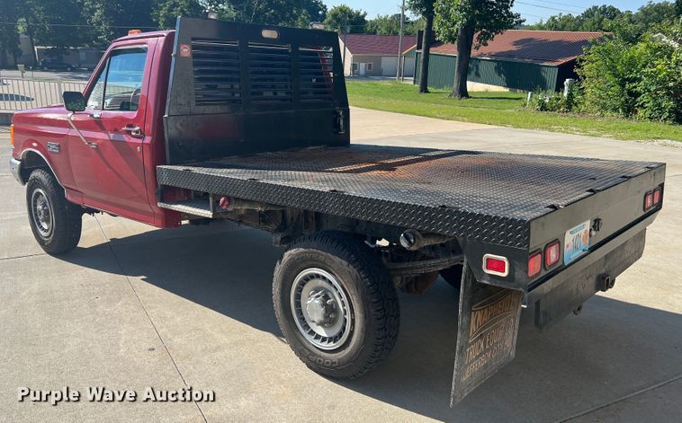 image for item KC9815 1988 Ford F250  flatbed pickup truck