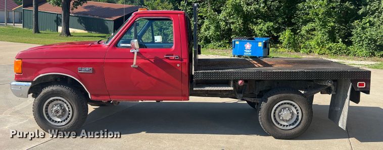image for item KC9815 1988 Ford F250  flatbed pickup truck