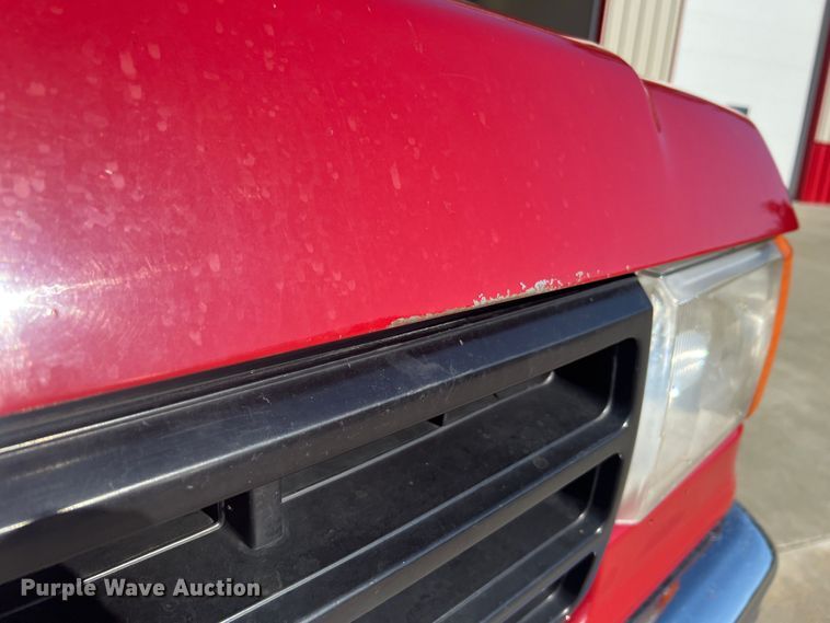 image for item KC9815 1988 Ford F250  flatbed pickup truck