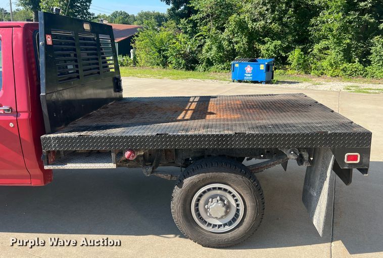 image for item KC9815 1988 Ford F250  flatbed pickup truck