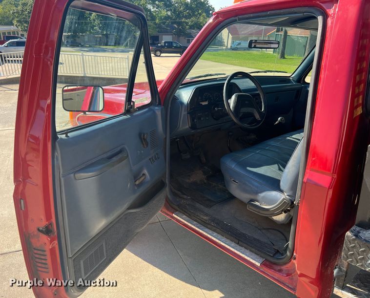 image for item KC9815 1988 Ford F250  flatbed pickup truck