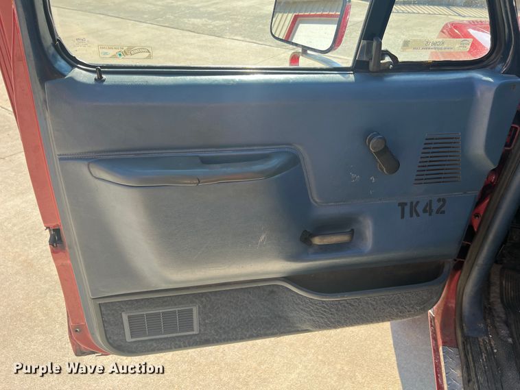 image for item KC9815 1988 Ford F250  flatbed pickup truck