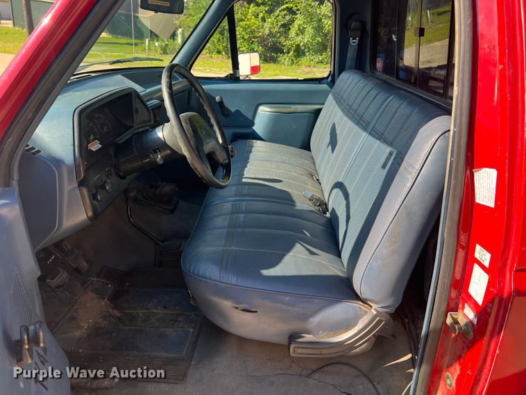 image for item KC9815 1988 Ford F250  flatbed pickup truck