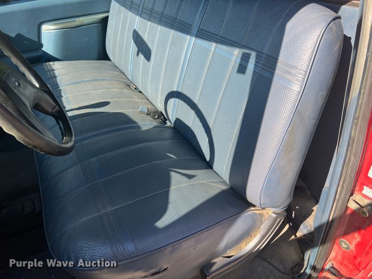 image for item KC9815 1988 Ford F250  flatbed pickup truck