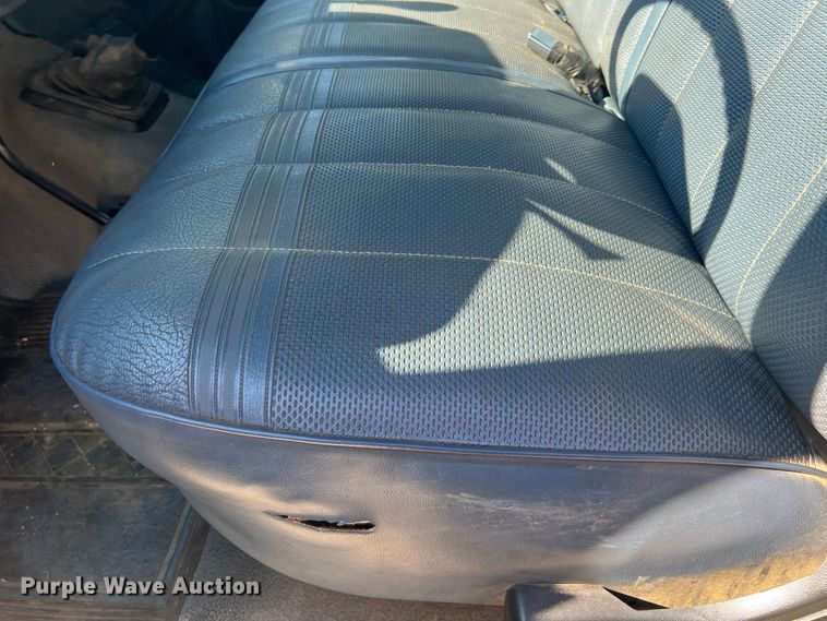 image for item KC9815 1988 Ford F250  flatbed pickup truck