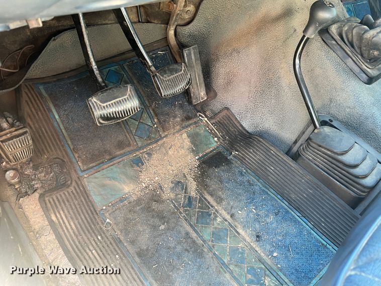 image for item KC9815 1988 Ford F250  flatbed pickup truck