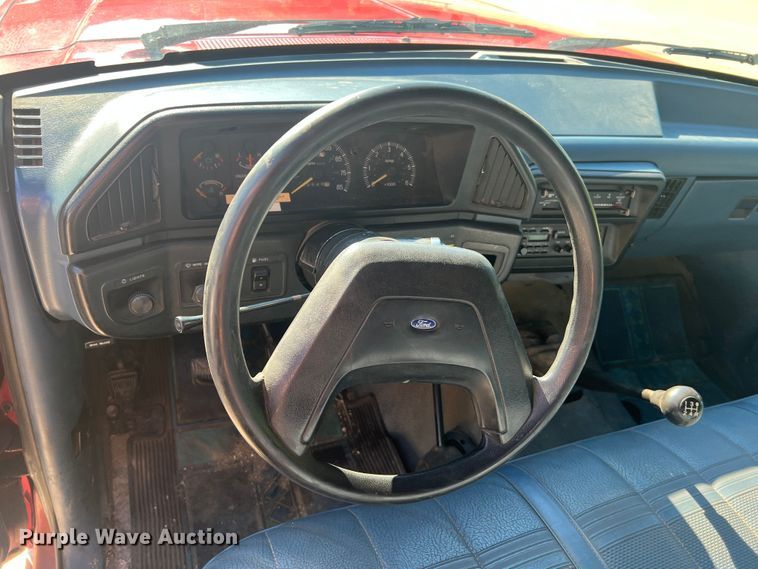 image for item KC9815 1988 Ford F250  flatbed pickup truck